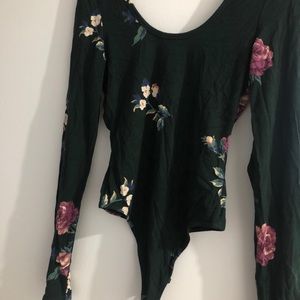 Aritzia size 8!body suit, never worn.